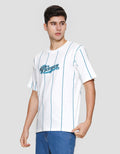 Nevada Print Theme Varsity Kaos Lengan Pendek Pria