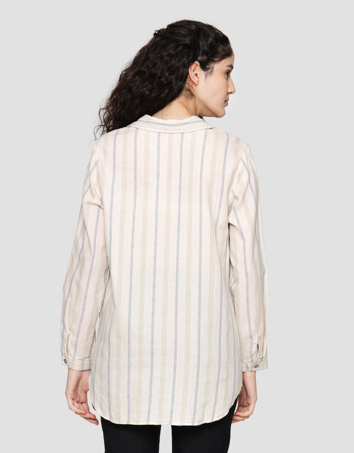 Expand Ghea Blouse Wanita