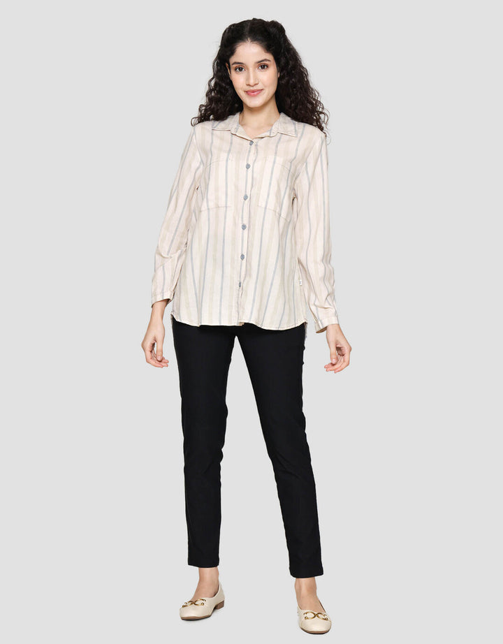 Expand Ghea Blouse Wanita