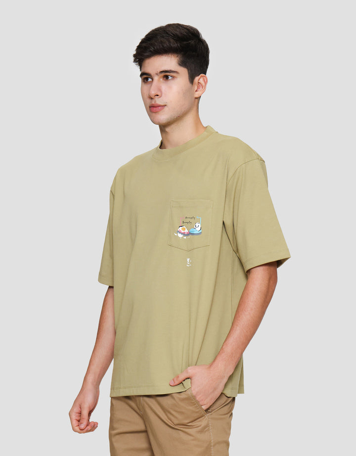 Suko Oversized Graphic Pocket Kaos Lengan Pendek Pria