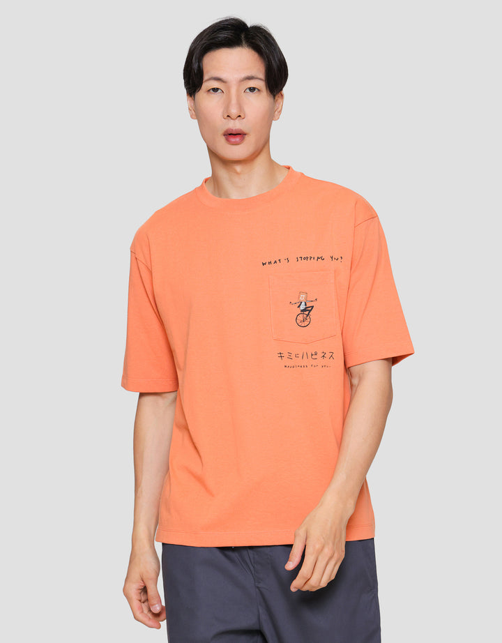 Suko Oversized Graphic Pocket Kerah Bulat Kaos Lengan Pendek Pria