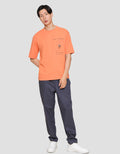 Suko Oversized Graphic Pocket Kerah Bulat Kaos Lengan Pendek Pria