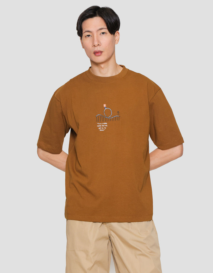 Suko Oversized Graphic Kerah Bulat Kaos Lengan Pendek Pria