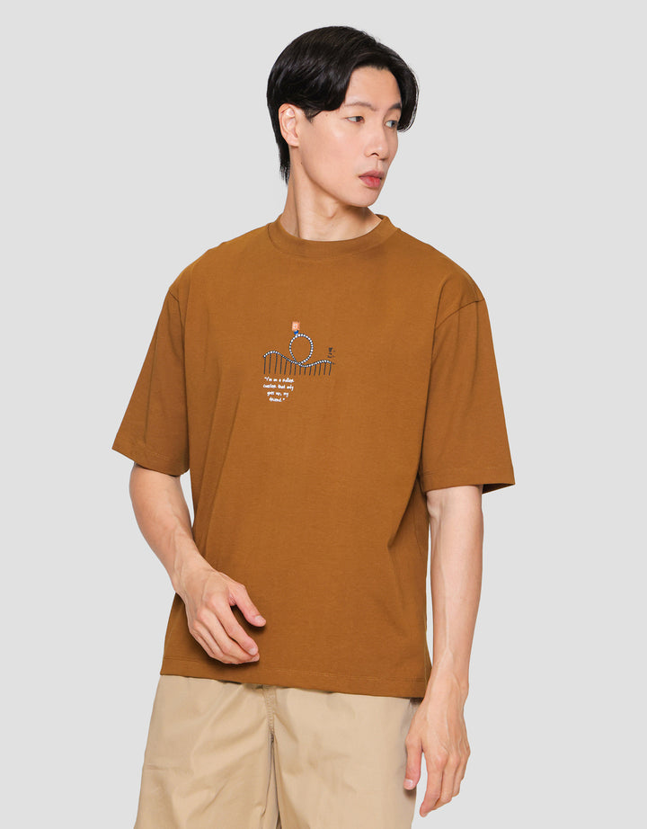 Suko Oversized Graphic Kerah Bulat Kaos Lengan Pendek Pria