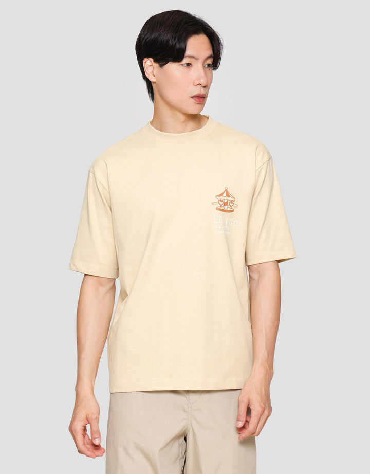 Suko Oversized Graphic Kerah Bulat Kaos Lengan Pendek Pria