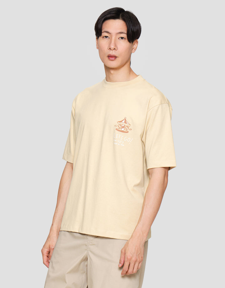 Suko Oversized Graphic Kerah Bulat Kaos Lengan Pendek Pria