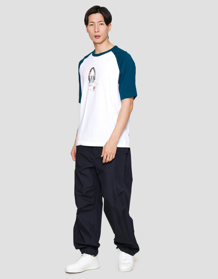 Suko Graphic Raglan Kerah Bulat Kaos Lengan Pendek Pria