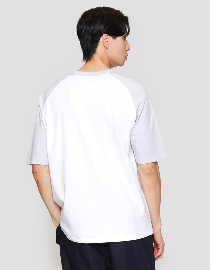 Suko Graphic Raglan Kaos Lengan Pendek Pria