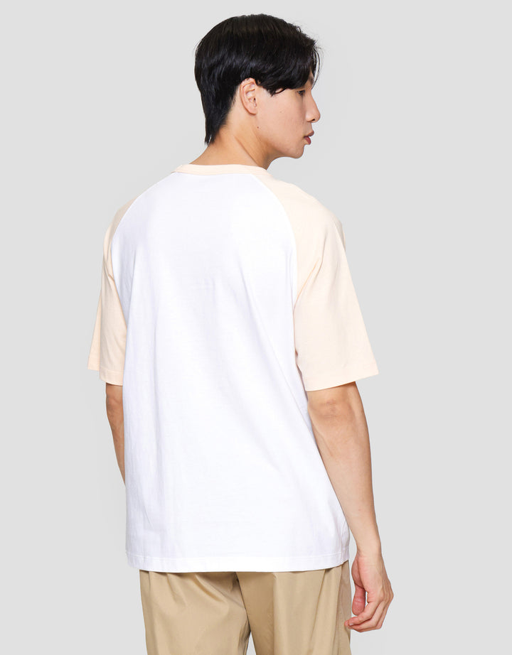 Suko Graphic Raglan Kerah Bulat Kaos Lengan Pendek Pria