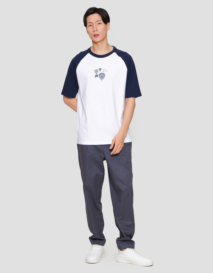 Suko Graphic Raglan Kerah Bulat Kaos Lengan Pendek Pria