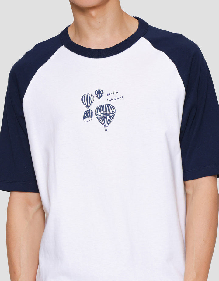 Suko Graphic Raglan Kerah Bulat Kaos Lengan Pendek Pria