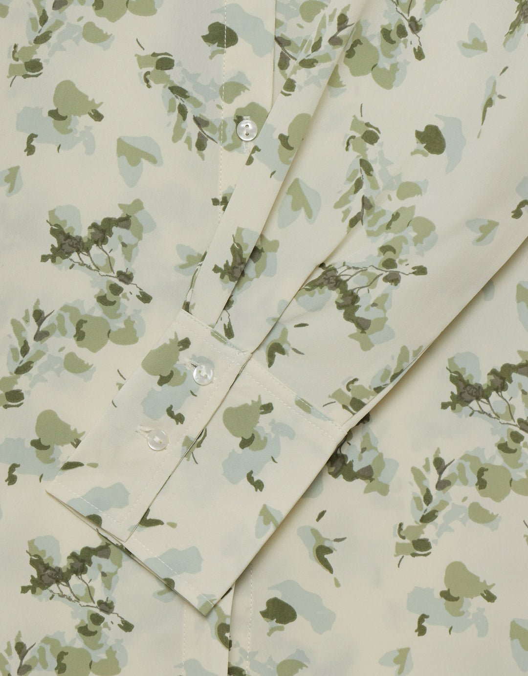 St. Yves Flowy Floral Printed Kemeja Wanita