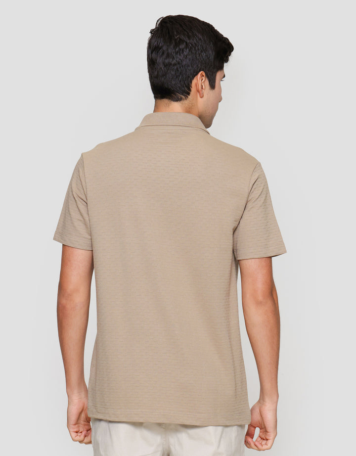 Cole Solid Texture Repeat Pocket Polo Lengan Pendek Pria