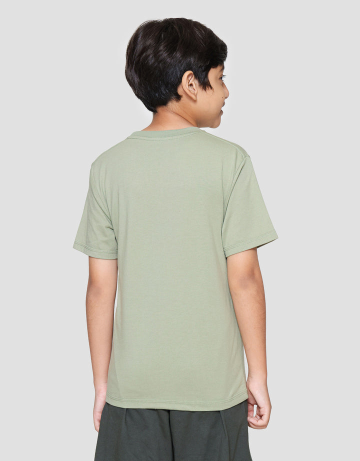 Character Jurassic Tracker Lis Tengah Kaos Anak Laki-laki