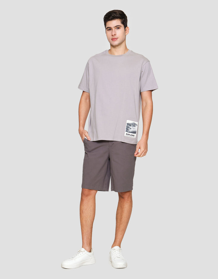 Cole Graphic Patch Print Corner Kaos Lengan Pendek Pria