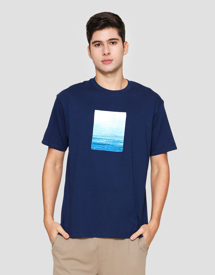 Cole Graphic Sea Print Patches Kaos Lengan Pendek Pria