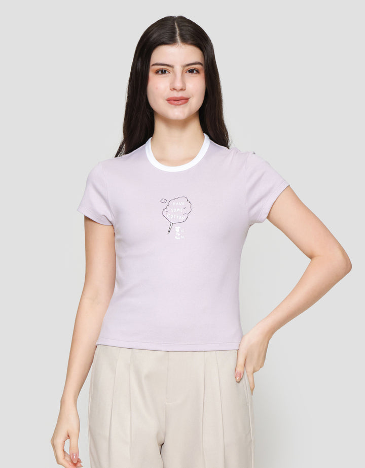 Suko Crop Graphic Print Kerah Bulat Lengan Pendek Kaos Wanita