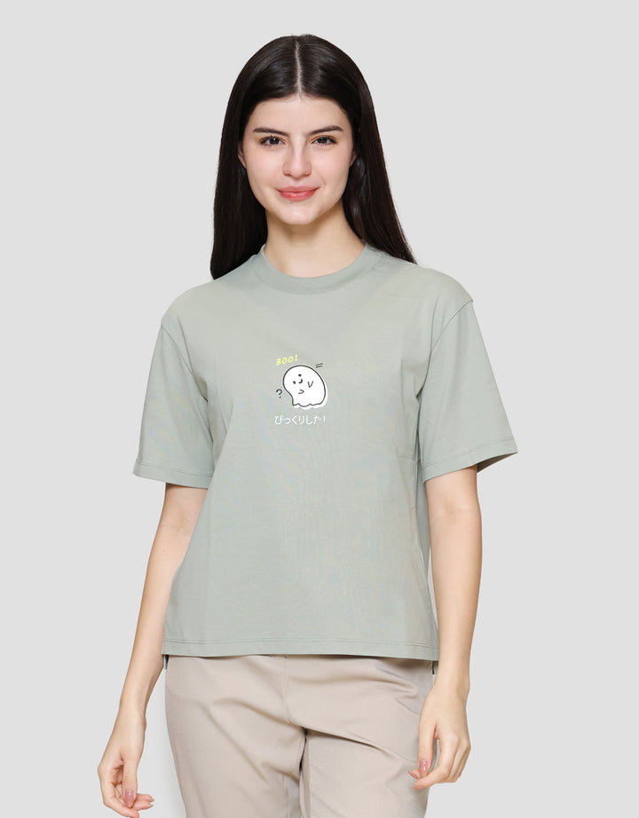 Suko Graphic Print Kerah Bulat Lengan Pendek Kaos Oversize Wanita