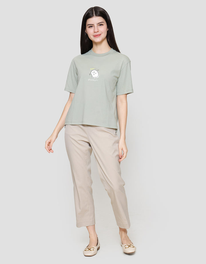 Suko Graphic Print Kerah Bulat Lengan Pendek Kaos Oversize Wanita