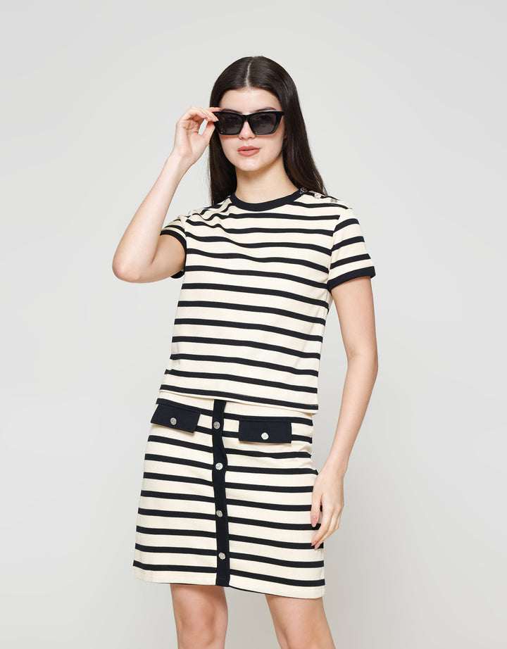 ZES Tee With Gold Button On Shoulder Kaos Wanita AMJTP001