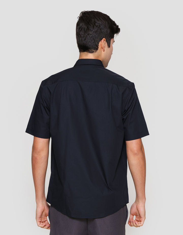Cole Basic Solid Reg Fit Kemeja Lengan Pendek Pria