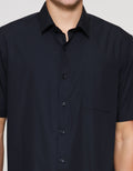 Cole Basic Solid Reg Fit Kemeja Lengan Pendek Pria