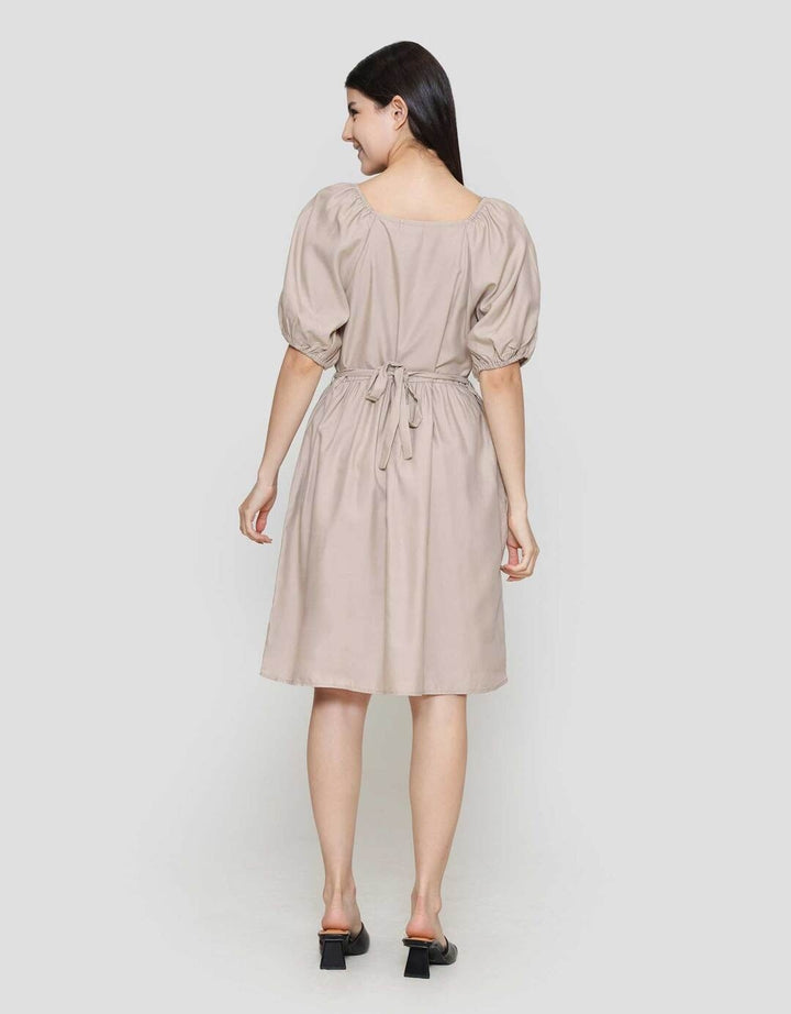 Suko Gaun Balon Kerah Kotak Lengan Pendek