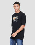Lois Print Tractor Kaos Oversize Lengan Pendek Pria