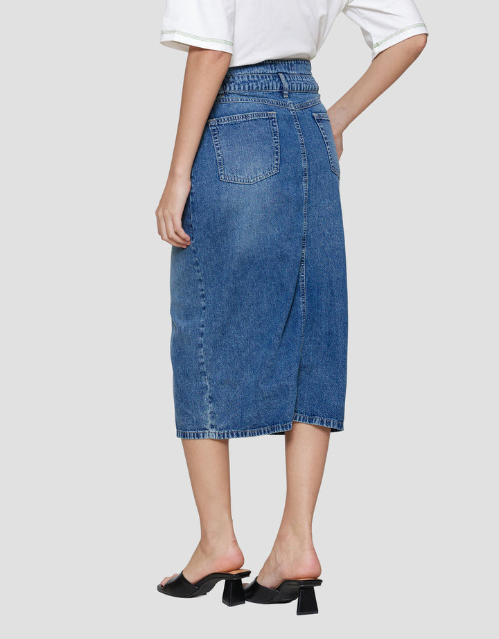 Exit Aluca Rok Wanita