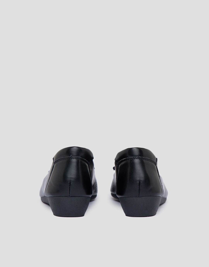 St. Yves Ballerina Sepatu Flat Wanita
