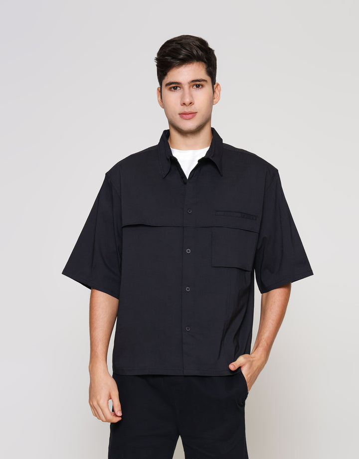 ZES Fashion With Pocket Detail Kemeja Lengan Pendek Pria KMD213
