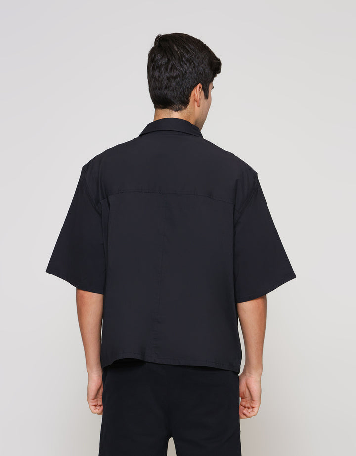 ZES Fashion With Pocket Detail Kemeja Lengan Pendek Pria KMD213