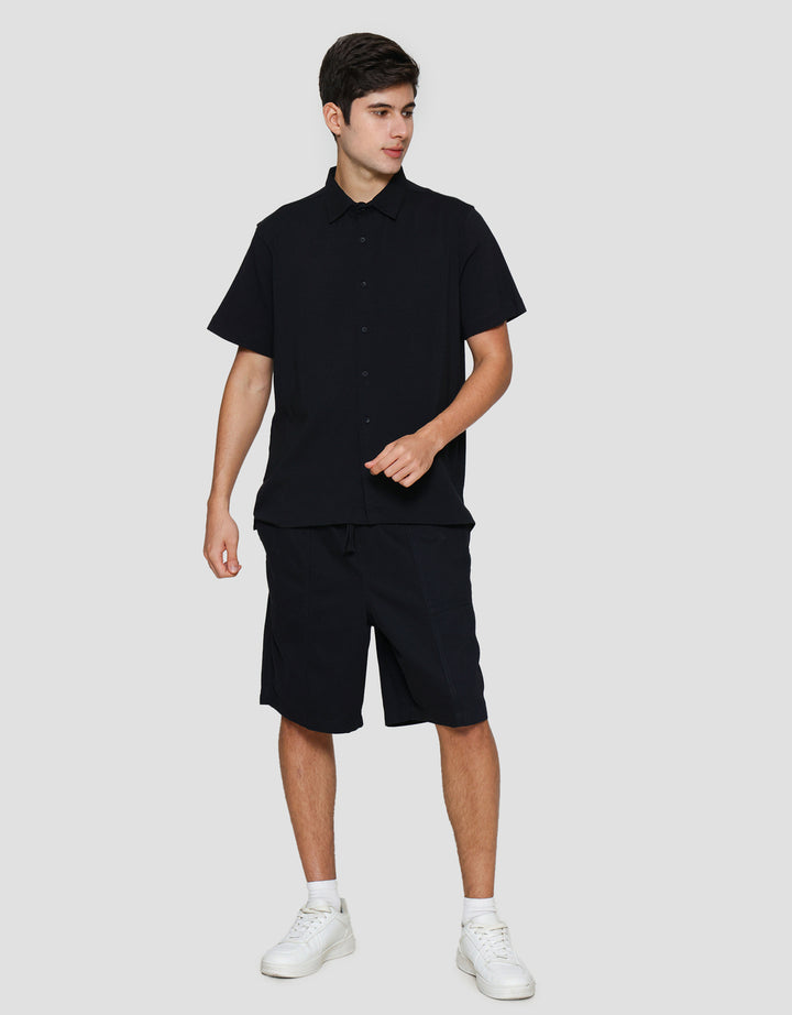 Cole Knitt Solid Ascot Kemeja Lengan Pendek Pria