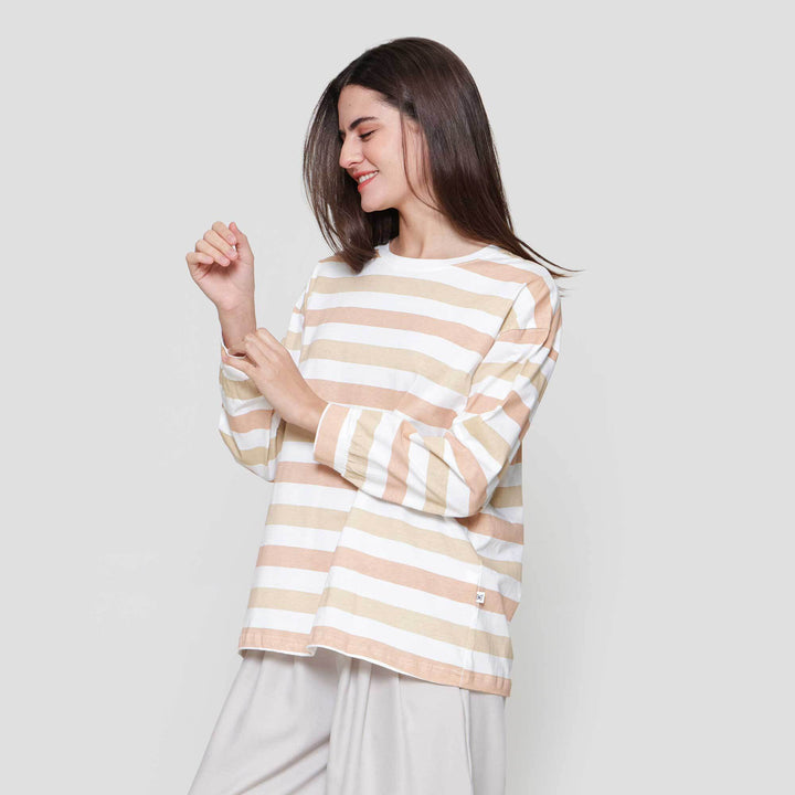 Expand Elara Kaos Wanita