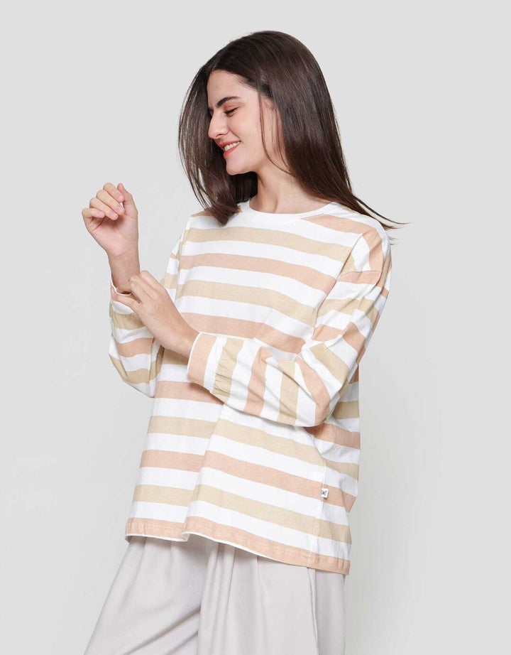 Expand Elara Kaos Wanita