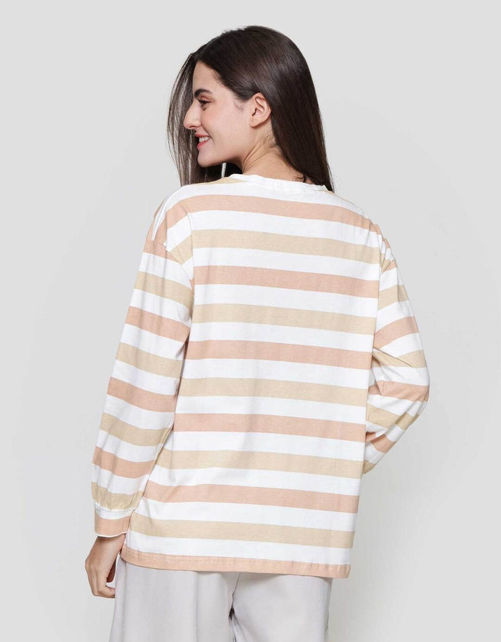 Expand Elara Kaos Wanita