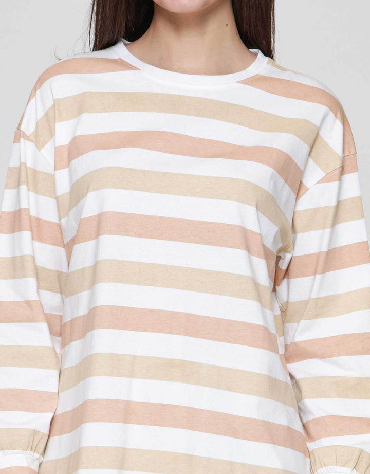 Expand Elara Kaos Wanita