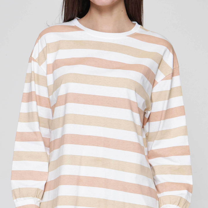 Expand Elara Kaos Wanita