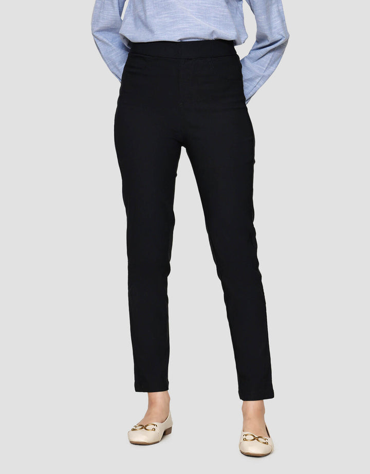 Expand Itera Celana Denim Wanita
