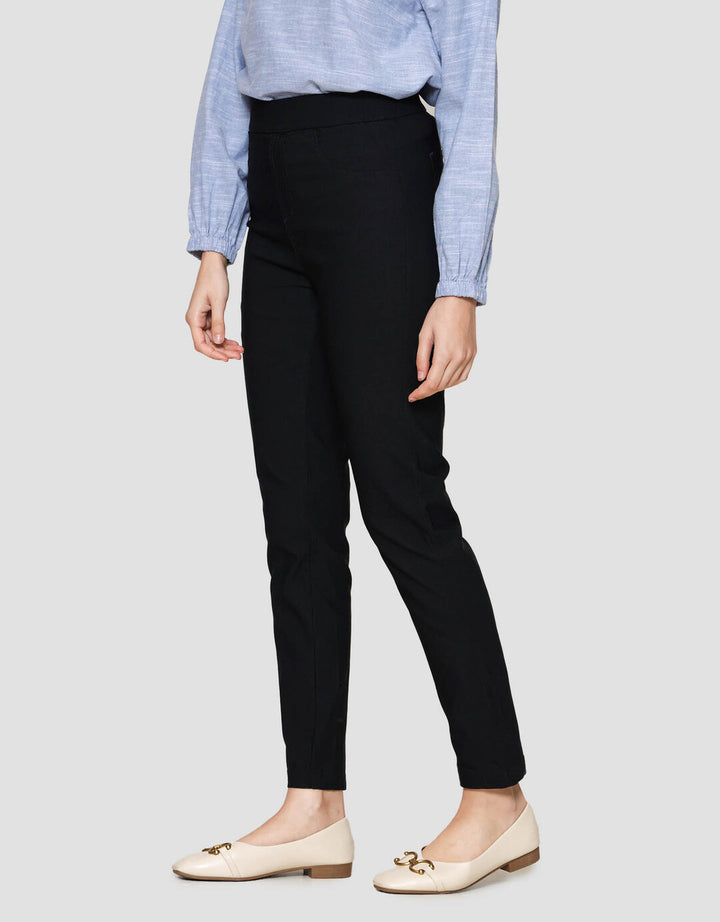 Expand Itera Celana Denim Wanita