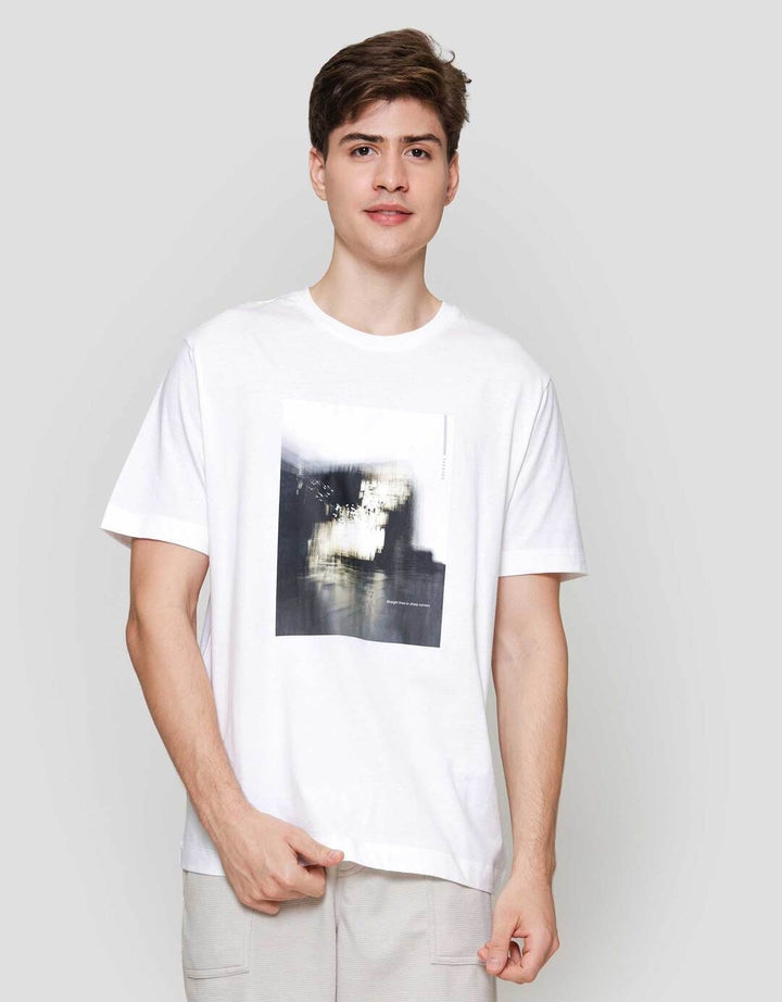 Cole Graphic Dtf Bluring Kaos Lengan Pendek Pria