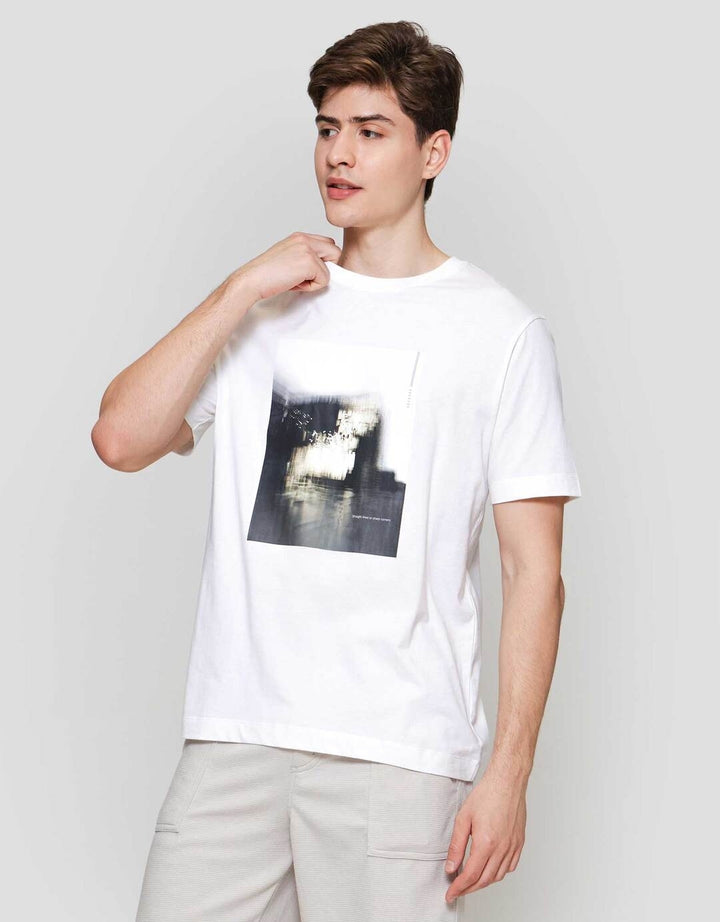 Cole Graphic Dtf Bluring Kaos Lengan Pendek Pria