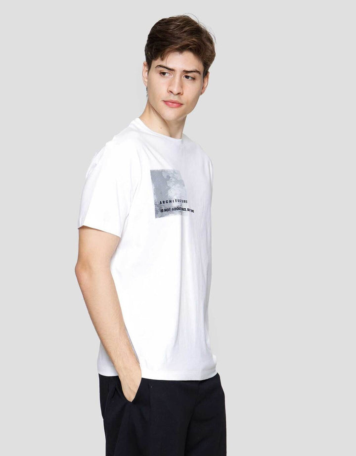Cole Graphic Back Print Architecture Kaos Lengan Pendek Pria