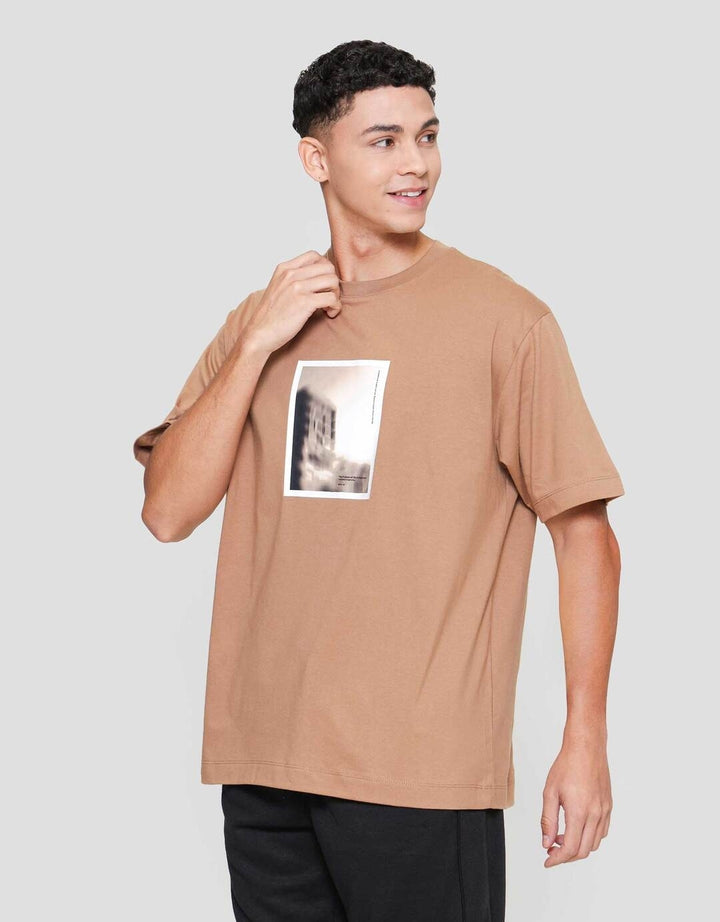 Cole Graphic Dtf Bluring Border Kaos Pria