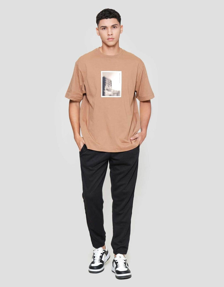 Cole Graphic Dtf Bluring Border Kaos Pria