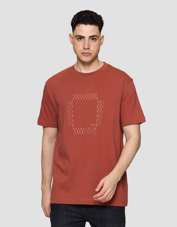 Cole Graphic Embroidery Ind Kaos Lengan Pendek Pria