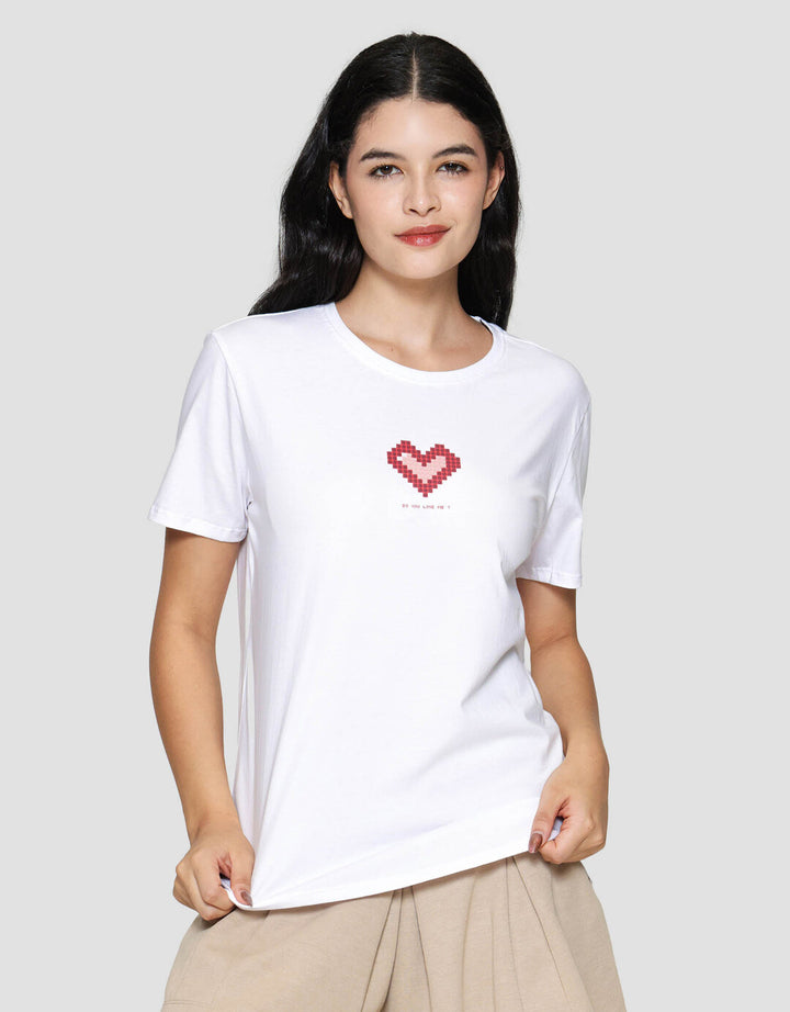 Nevada Reg Comb Pixelated Love Kaos Lengan Pendek Wanita