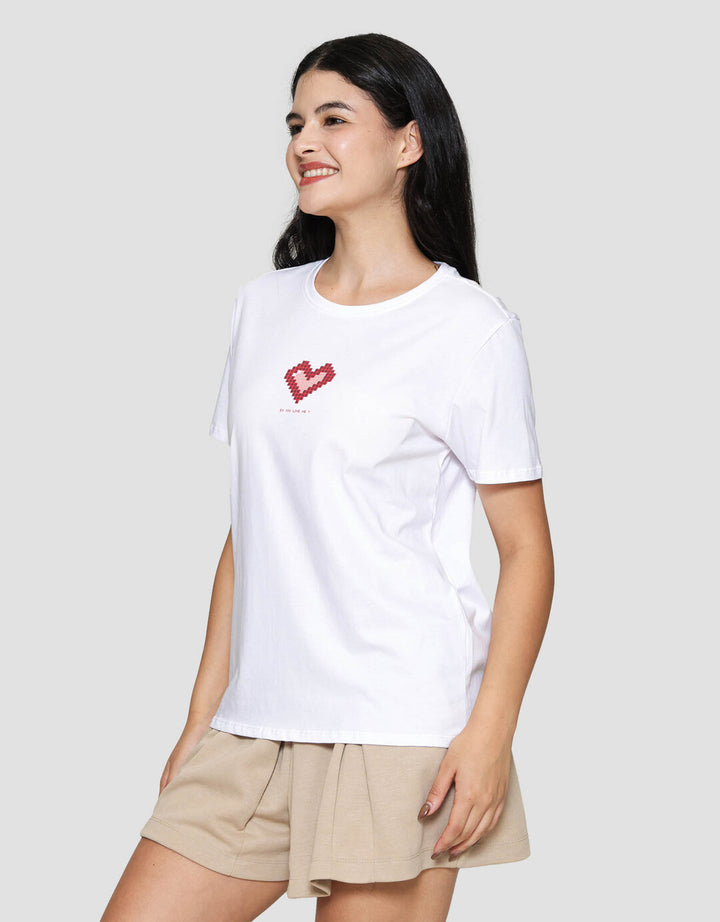 Nevada Reg Comb Pixelated Love Kaos Lengan Pendek Wanita