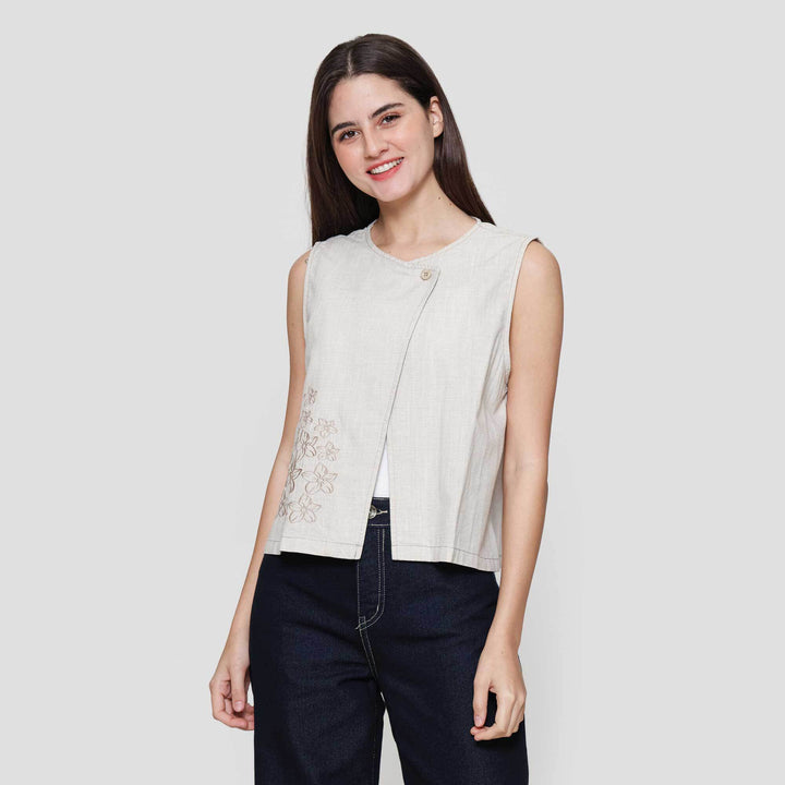 Expand Nyra Vest Wanita