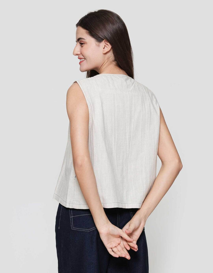 Expand Nyra Vest Wanita